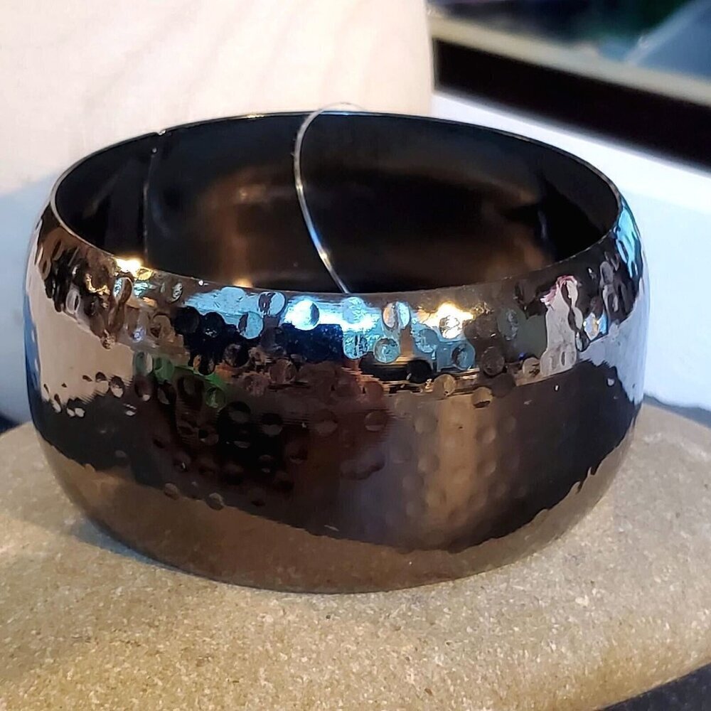 New Vintage Y2K 90s Hammered Gunmetal Gray Black Metal Bangle Bracelet